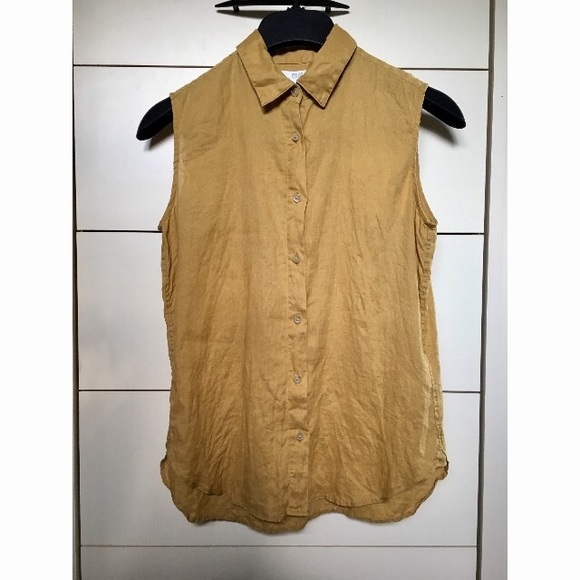 Uniqlo Tops - Uniqlo linen sleeveless collar shirt